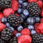 Co powoduje gnicie owoców jeżyn?